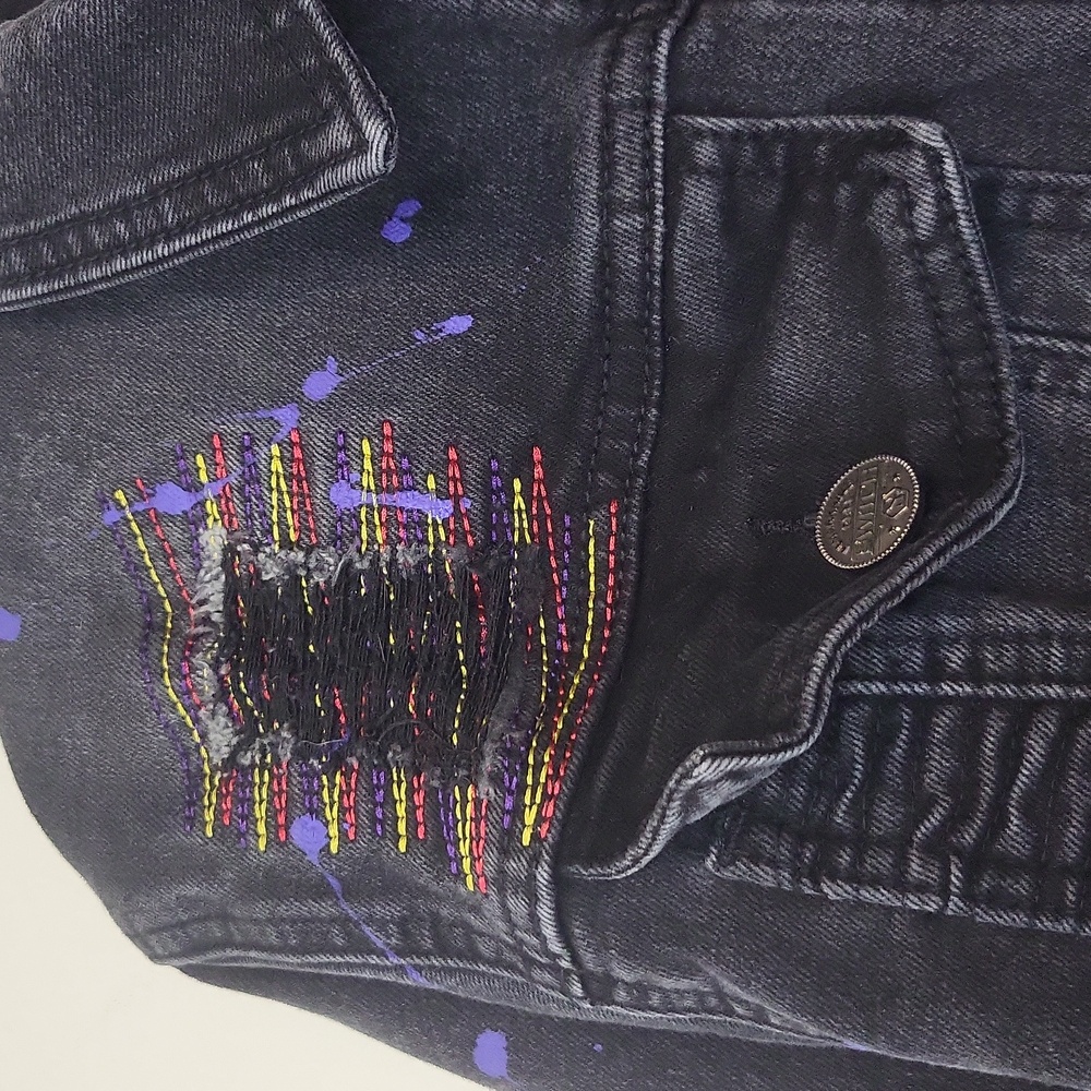 Switch Remarkable Black Distressed Embroidered Po… - image 3